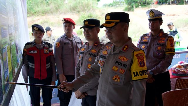 Kapolres Kutim Tinjau Pos Pengamanan di Teluk Pandan, Pastikan Mudik Lebaran Aman dan Lancar
