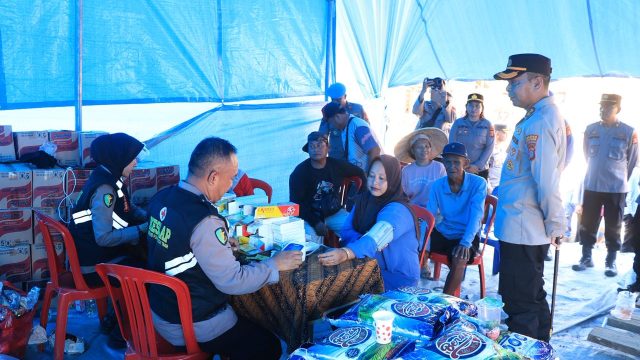 Sidokkes Polres Kutim Beri Layanan Kesehatan Gratis di Batu Timbau, Bantu Warga Pasca Kebakaran