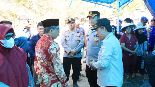 Kapolres dan Bupati Kutai Timur Tinjau Lokasi Kebakaran, Pastikan Bantuan Tepat Sasaran