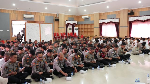 Kesederhanaan yang Menguatkan, Kapolres Kutim Ajak Personel Sarapan Bersama