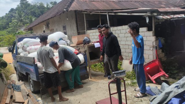 Polsek Muara Wahau Kawal Distribusi Jagung ke Bulog, Kapolres : Bukti Nyata Polri Hadir untuk Ketahanan Pangan