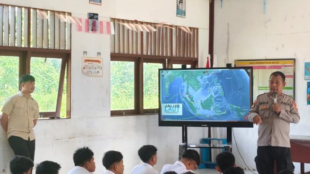 Cegah Sejak Dini, Polisi Sosialisasikan Bahaya Narkoba di SMPN 002 Sangkulirang