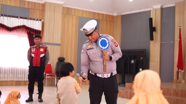 Outing Class TK Tunas Dharma di Polres Kutim, Tanamkan Tertib Lalu Lintas Sejak Dini