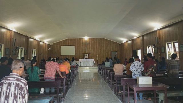 Polsek Muara Bengkal Amankan Ibadah Minggu di Gereja Oikumene Batu Timbau, Situasi Kondusif