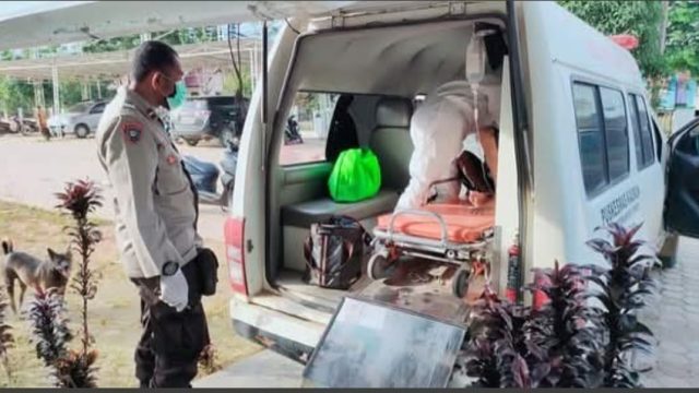 Bhabinkamtibmas Kaubun Jadi Driver Ambulans, Antar Pasien Tanpa Pungut Biaya