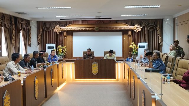Pemkab Kutim Fasilitasi Sengketa Lahan Warga Desa Tepian Langsat dan PT MKC