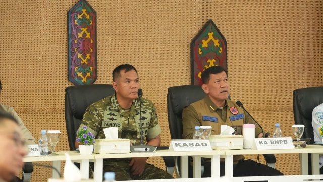 Pangdam XXII/TB Dampingi Kasad dan Kepala BNPB Tinjau Penanganan Karhutla di Kalimantan Selatan dan Kalimantan Tengah