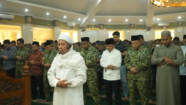 KODAM XXII/TB GELAR SHOLAT ISTISQA, PERKUAT DOA DAN KOMITMEN PENCEGAHAN KARHUTLA